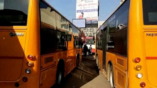 मथुरा शहर में इलेक्ट्रॉनिक सिटी बसों में बड़े किराए को लेकर सवारियों कन्डेक्टरो में हो रहा है आये दिन विवाद