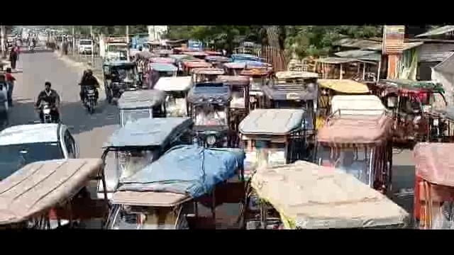 रिक्शा चालकों को किया सम्मानित