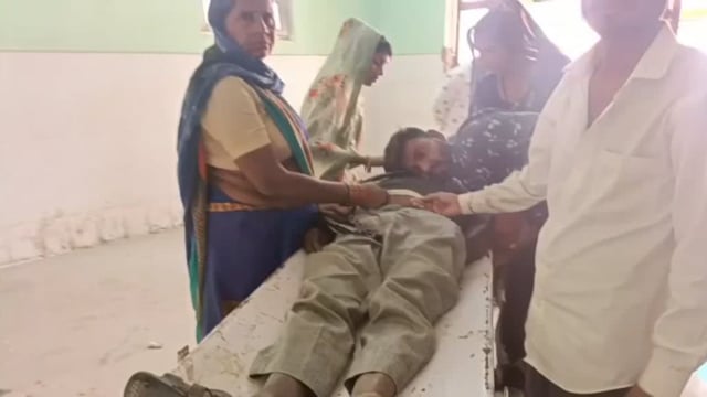 मथुरा सोख रोड के समीप मजदूरी करते वक्त 45 वर्षीय मजदूर हुआ बेहोश जिला अस्पताल में उपचार के दौरान तोड़ा दम