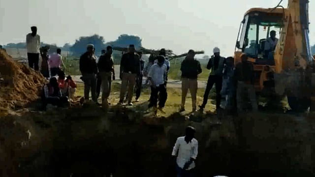 मथुरा पुलिस को मिली बड़ी सफलता तस्करी कर ले जाई जा रहे गोवंश से भरी कैंटर गाड़ी को पकड़ा