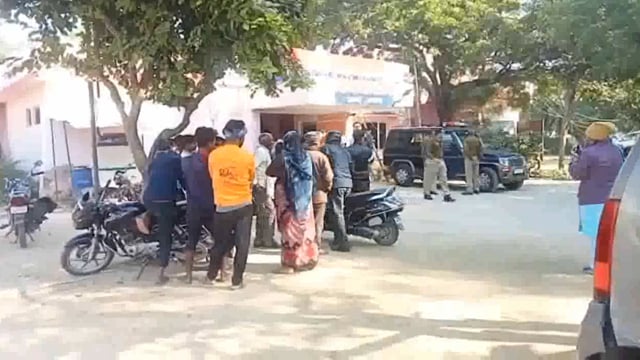 खैर क्षेत्र के अलग-अलग गांव से चार भैंस हुई चोरी पुलिस ने किया बरामद