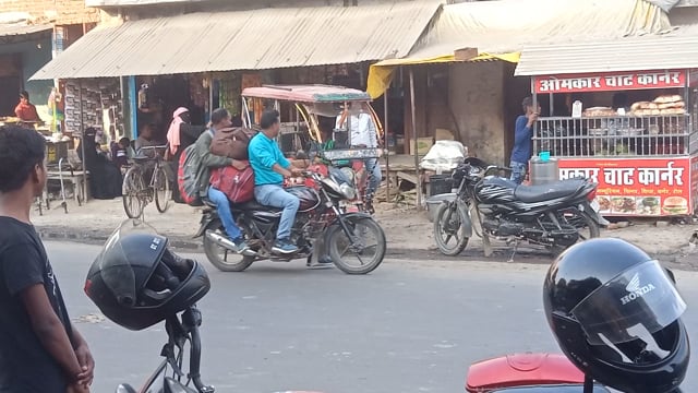 प्रतापगढ़ रानीगंज अजगरा 10 साल का नाबालिक लड़का चला रहा है बैटरी रिक्शा हो सकता है बड़ी दुर्घटना #प्रतापगढ़ #UP 