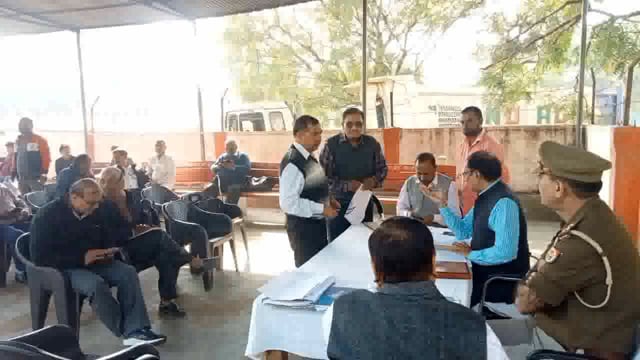 कोतवाली खैर परिसर में लगाया गया समाधान दिवस एसडीएम व एसआई ने सुनी फरियादियों की समस्याएं