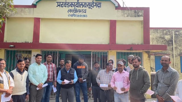 प्रखंड वि०पदा० डॉ अखिलेश कुमार ने संविधान दिवस पर अपने सभी कर्मी को संविधान की प्रस्तावना का शपथ दिलाए