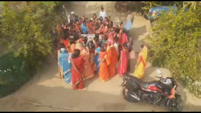 मत करो हिंसा हमपे, जीविका मेरे साथ है।मिला अब अधिकार हमको, नशा मुक्त बिहार बनायेंगे। 