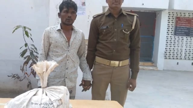 तरबगंज: पुलिस ने चोरी करने के एक अभियुक्त को माल के साथ किया गिरफ्तार