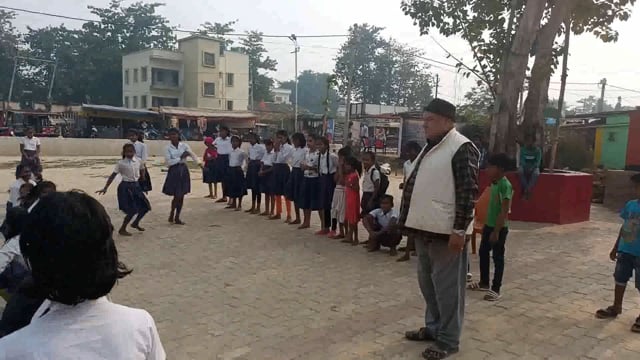 मध्य विद्यालय जकरपुरा जगदीशपुर के प्रांगण में छात्र एवं छात्राओं को तरंग प्रतियोगिता के लिए खेलकूद शुरू