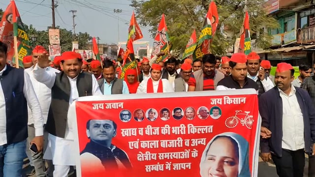 9 सूत्रीय मांगों को लेकर डुमरियागंज MLA सैय्यदा खातून ने SDM डुमरियागंज के माध्यम से राज्यपाल को सौंपा ज्ञापन ।