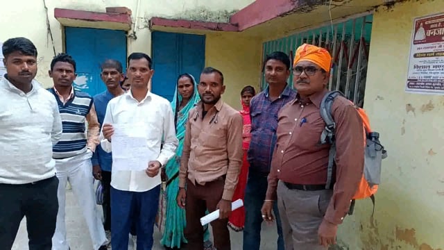  मानदेय तथा बकाया राशि की भुगतान को लेकर महेशपुर पंचायत के वार्ड सदस्यों ने प्र० वि०पदा०को एक लिखित आवेदन दिए 