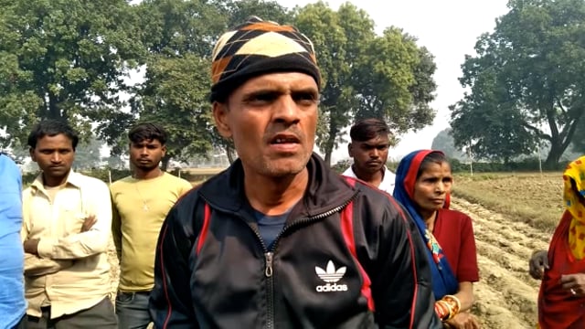 लालगंज थाना क्षेत्र के कोटवाल गांव में संदिग्ध हालत में महिला ने पेड़ से लटककर की खुदकुशी ग्रामीणों ने दी जानकारी।