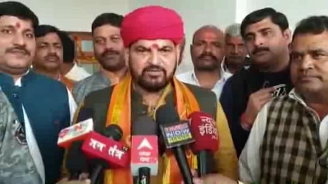 गोंडा: भाजपा सांसद बृजभूषण शरण सिंह ने बाबा रामदेव पर किया जुबानी हमला