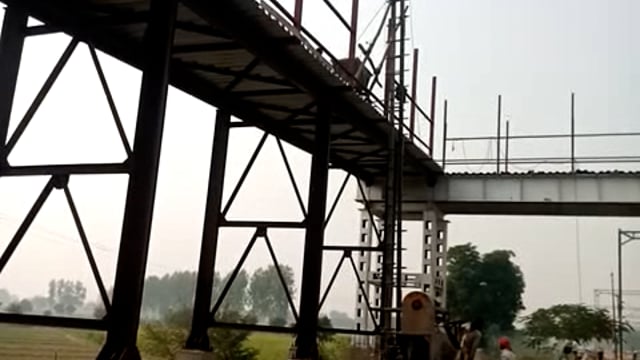 पूर्वोत्तर रेलवे के सोनई स्टेशन पर फुट ओवरब्रिज का कार्य प्रगति की ओर अग्रसर
