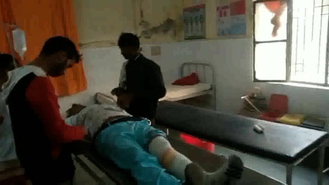 कोतवाली खैर सोफा नहर के समीप अज्ञात वाहन ने बाइक सवार को मारी टक्कर हालत गंभीर