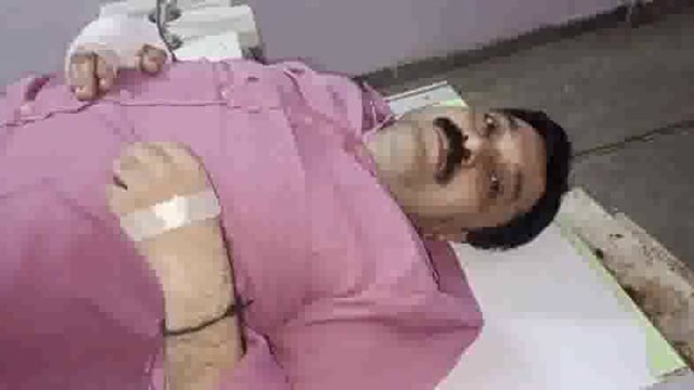 बर्तन कारोबारी पर मोटरसाइकिल सवार बदमाशों ने किया हमला दो लाख नगदी व अंगूठी एव चैन लूट कर घायल किया