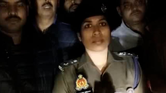 पुलिस और बदमाशों के बीच हुई मुठभेड़ के मामले में एसपी चारू निगम ने मीडिया को दी जानकारी