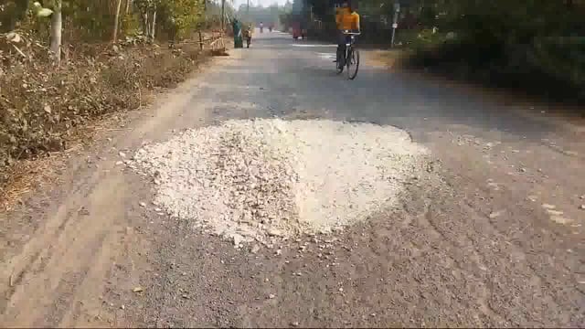 मुख्यमंत्री के गड्ढा मुक्तिकरण अभियान को अधिकारियों ने लगाया पलीता, खबर प्रकाशित होने के बाद अधिकारियों की टूट नींद