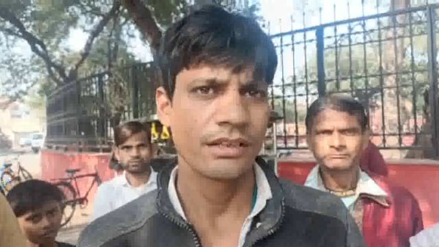 तेज रफ्तार कार सवार ने ई-रिक्शा को मारी टक्कर चालक सहित एक सवारी हुई घायल बड़ा हादसा टला