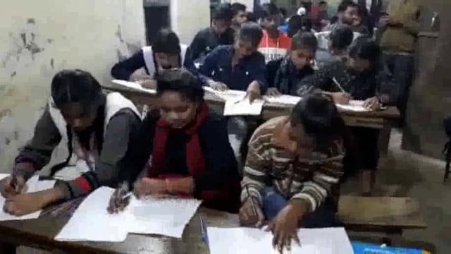 प्री बोर्ड परीक्षा का डीआरएस कोचिंग में हुआ आयोजन छात्र-छात्राओं ने लिया भाग