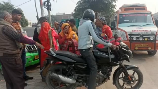 दिल्ली आगरा राष्ट्रीय राजमार्ग पर चौमा के समीप ट्रक ने टैक्टर में पीछे से मारी टक्कर एक की मौत एक घायल