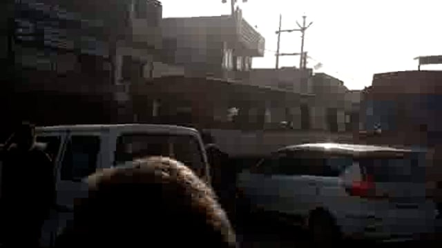 जरा देखें राया का मशहूर जाम आड़े तिरछे खड़े वाहन