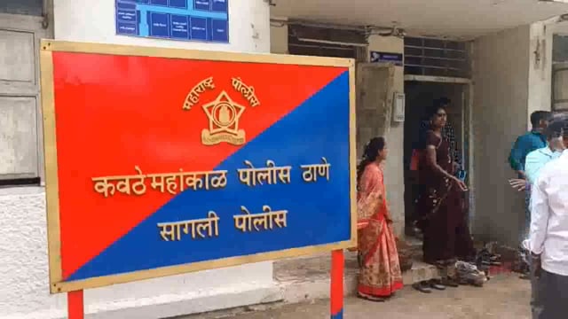 कवठेमंहाकाळ शहरातील जुने एसटी स्टँड जवळ भरधाव वेगाने गाडी चालवणाऱ्यास घेतले ताब्यात
