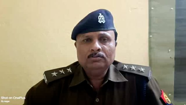 थाना बेला के अंतर्गत एक गांव में एक युवती का शव कुएं में मिला था जिसके संबन्ध में क्षेत्राधिकारी बिधूना द्वारा 