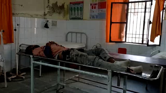 खैर कोतवाली के क्षेत्र गांव मंडला के समीप पलवल अलीगढ़ मार्ग पर बाइक सवार को कार ने मारी टक्कर हालत गंभीर होने पर जिला अस