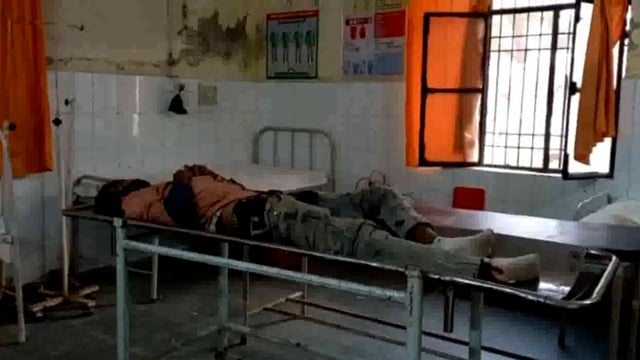 तहसील खैर के क्षेत्र गांव भानेरा के पास इको कार ने बाइक सवार पति-पत्नी में मारी टक्कर जिला अस्पताल के लिए रेफर