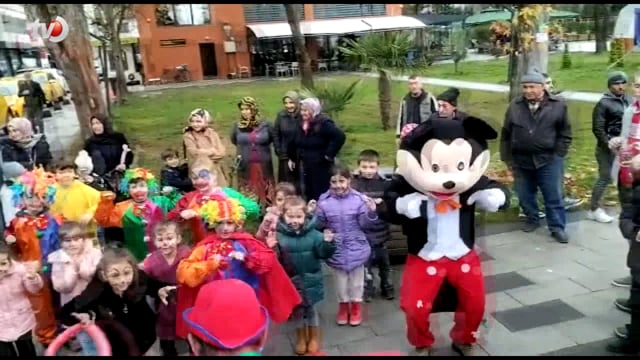 Palyaço ve Mickey İle Depremi Unuttular