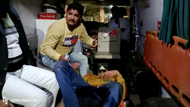 जालौन

आमने-सामने भिड़े दो वाइक सवार और स्कूटी सवार

चार लोग हुए घायल

एक घायल को गंभीर अवस्था देखकर उच्च संस्थान रेफर 