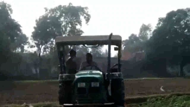 छोटे भाई ने बड़े भाई के खेत में  आलू मटर की खड़ी फसल पर ट्रैक्टर से जुताई करके किया बर्बाद
PS संग्रामगढ़ पुलिस जॉच जारी