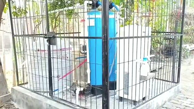 बलिया- मनियर चेयरमैन की दबंगई आई सामने, चेयरमैन में एक व्यक्ति के घर मे लगाई आरओ प्लांट।