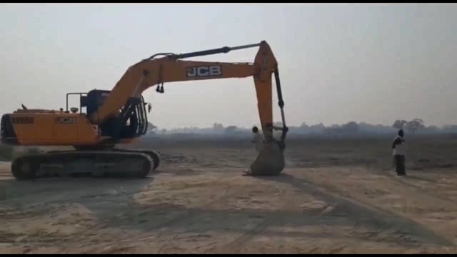 गंगा एक्स्प्रेस- वे में गयी जमीन का मुवावजा नहीं मिलने से किसानों में आक्रोश
किसानों व तहसीलदार के बीच नोक झोंक