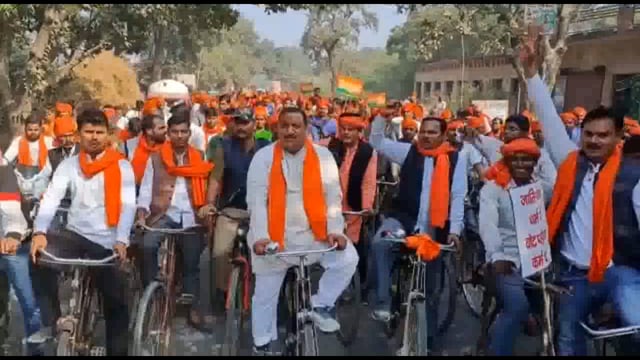 अभय प्रताप सिंह उर्फ पप्पन सिंह ने मतदाता जागरुकता साइकिल रैली नवसृजित नगर पंचायत हीरागंज में निकाला
बढ़कर मतदान की अपील