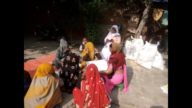 सामुदायिक स्वास्थ्य केंद्र सोनई के तेहरा महावन में आशा  द्रोपा देवी द्वारा रूबेला रोग के प्रति किया गया जागरूक