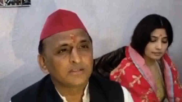 सपा के राष्ट्रीय अध्यक्ष अखिलेश यादव व सांसद डिंपल यादव ने जीत हासिल होने के बाद किए ठाकुर बांके बिहारी जी के दर्शन।