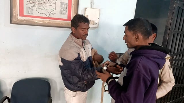  वारंटी रणवीर राम को सूर्यगढ़ा पुलिस के द्वारा गिरफ्तार कर भेजा गया 