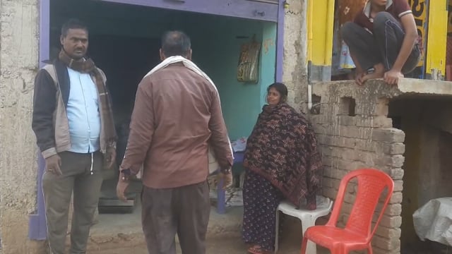 चानन  : मननपुर बाजार में एक दुकान में भिन्डी लेटर तोड़कर गल्ले से 50 हजार से अधिक की चोरी।
