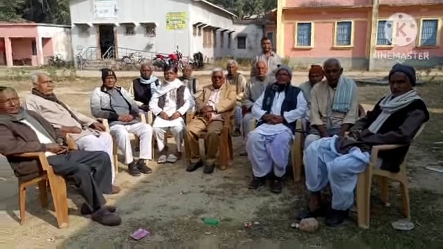 नवादा बिहार पकरीबरावां पेंशनर समाज की बैठक में मुख्य बिन्दुओ पर हुए चर्चा