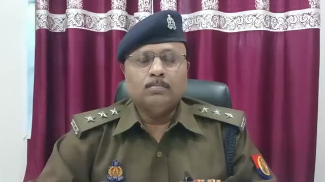 थाना एरवाकटरा क्षेत्र में महिला के साथ हुई छिनैती के सम्बन्ध में क्षेत्राधिकारी बिधूना श्री महेन्द्र प्रताप सिंह द्वारा 