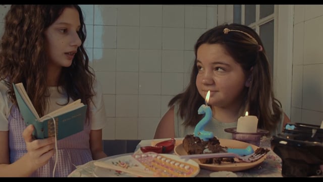 TEASER - En el baño mueren las polillas