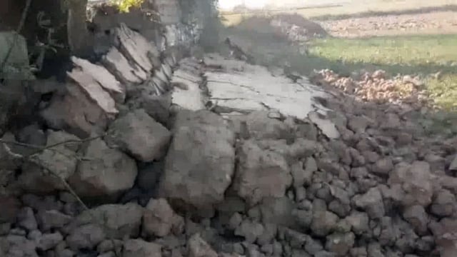 भरभरा कर गिरा गरीब का घर, बाल-बाल बचे घर में रहने वाले लोग#Prayagraj 