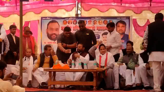 मौजूदा सरकार ने देश का सब कुछ बेंच दिया बुढ़ऊ में पूर्व मंत्री स्वामी प्रसाद मौर्या ।