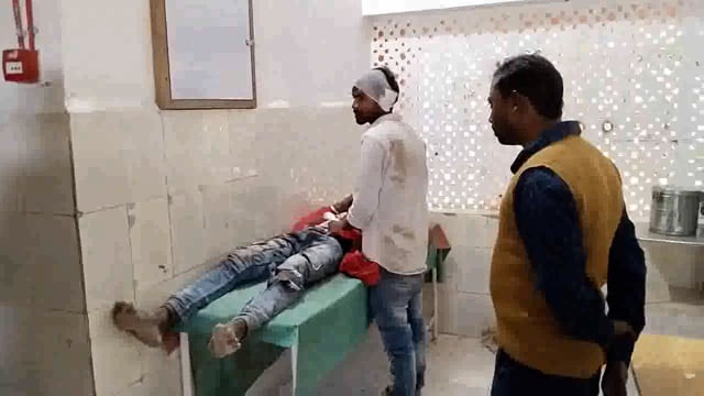 दो बाइकों की आमने-सामने हुई भिड़ंत 4 लोग घायल#Prayagraj 