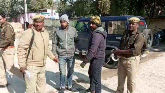 मऊ पुलिस की बड़ी कार्यवाही पूर्वांचल एक्सप्रेस वे से बिहार जा रही लगभग 10 लाख की शराब को पुलिस ने हिरासत में लिया