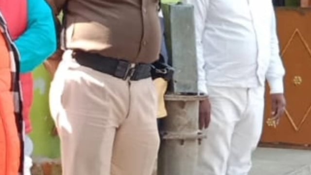 चानन  : चानन प्रखंड क्षेत्र के विभिन्न पंचायतों में विकास योजनाओ का पदाधिकारी ने किया जांच। 