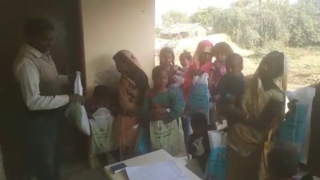 वजीरगंज के बाल्हाराई आंगनबाड़ी केंद्र द्वितीय पर 114 लाभार्थियों को वितरित किया गया पोषाहार