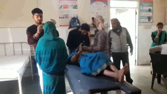 कोतवाली खैर गांव अरनिया में दो महिलाओं को गांव के ही दबंग लोगों ने पीटा पीड़ित महिला ने थाने में की शिकायत