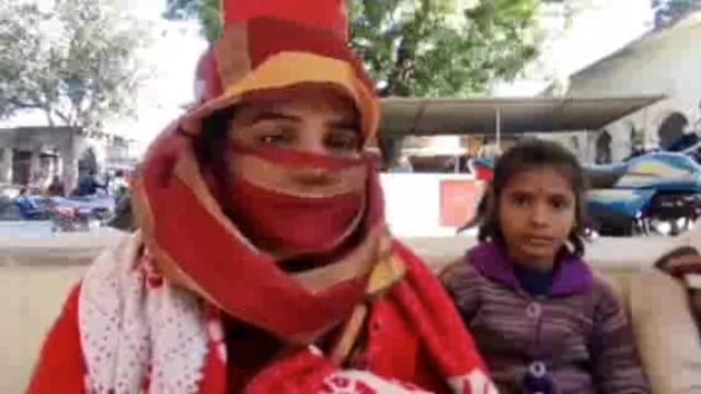 आखिरकार कई बार शिकायत करने के बाद भी न्याय न मिला तो अनशन पर बैठा पीड़ित परिवार

नोकरशाही हावी अंशन पर बैठा परिवार 