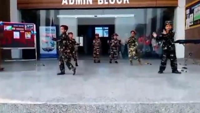 महोली के ब्लेश इंटरनेशनल स्कूल में भारतीय सेना के जवानों को किया गया याद, स्कूल के बच्चों ने दिखाई प्रतिभा...